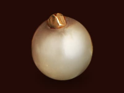 The base contains 28 small pearls, two rubies and two emeralds.