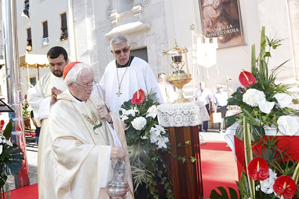 The Holy Chalice returns to Carlet, where it was hidden during the Civil War (2016)