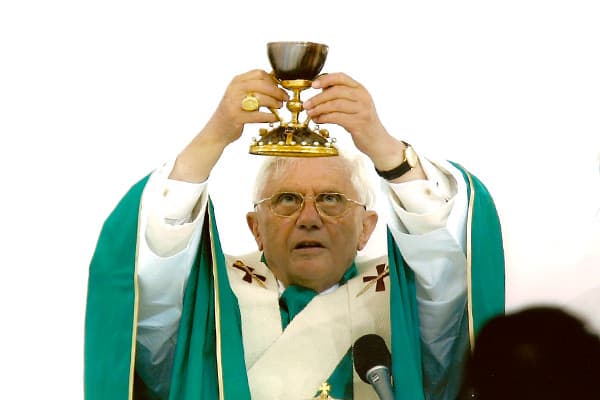 Benedict XVI with the Holy Chalice