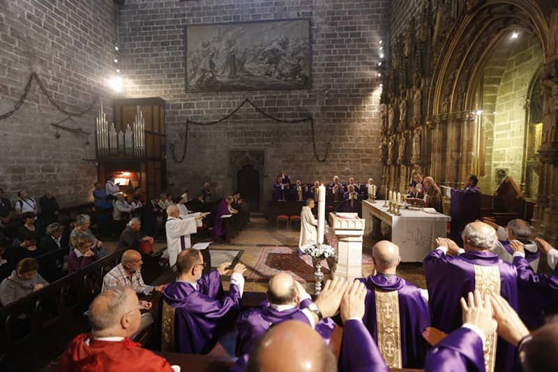 Mass in the chapel of the Holy Chalice.