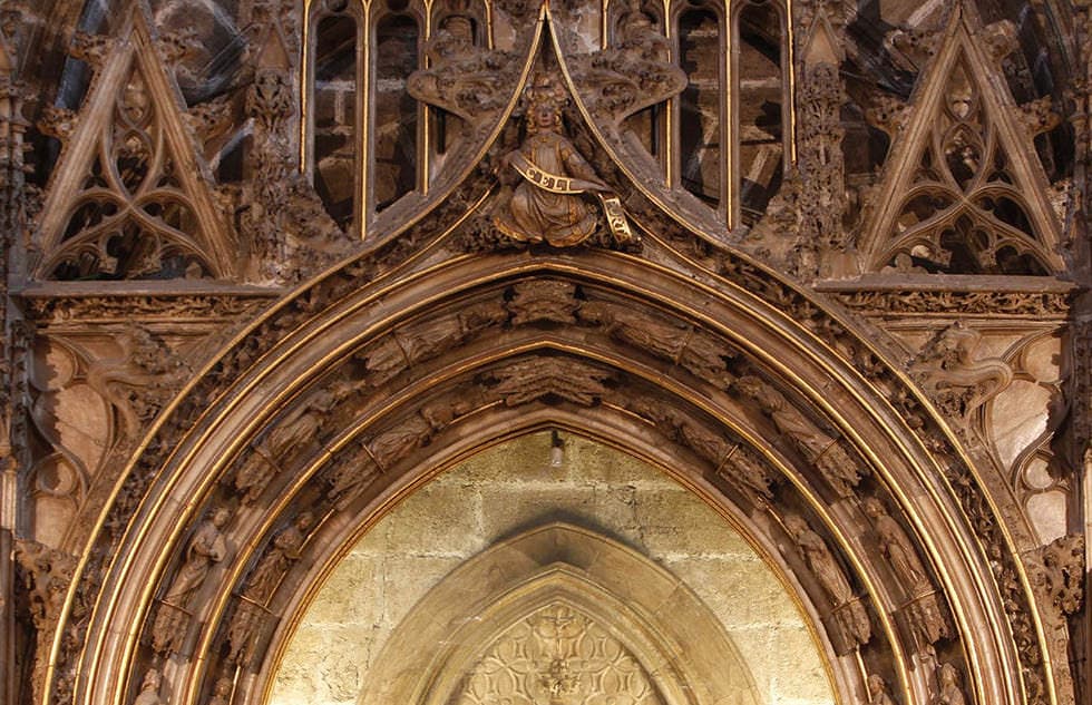 Detail of the upper part of the alabaster altarpiece.