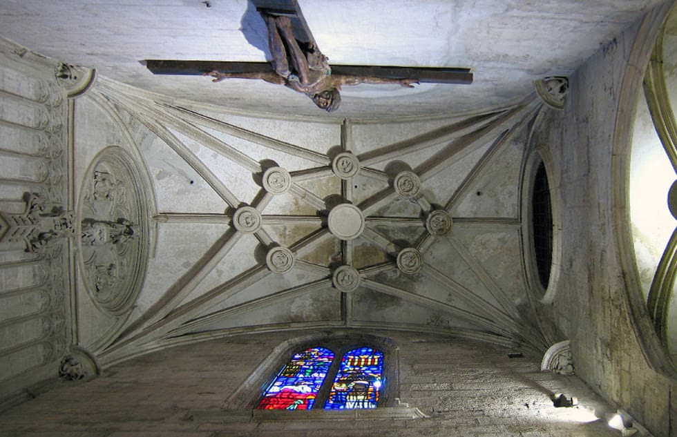 Detail of the Pere Comte ceiling in the access corridor. © Felivet