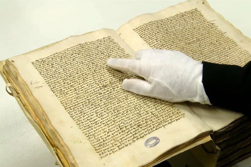 Inventory of the relics of the royal reliquary of the Crown of Aragon, deposited by Alfonso the Magnanimous in Valencia Cathedral in 1437. Archive of Valencia Cathedral