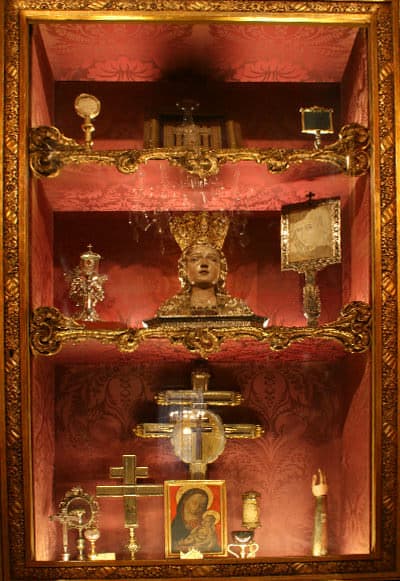 The cabinet of relics where it was kept in the Chapel of relics.